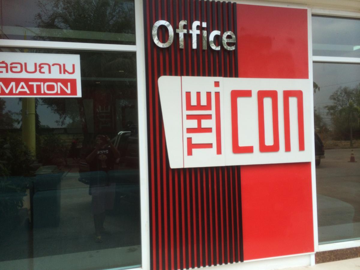 The Icon Service Apartment Si Maha Phot Exteriör bild