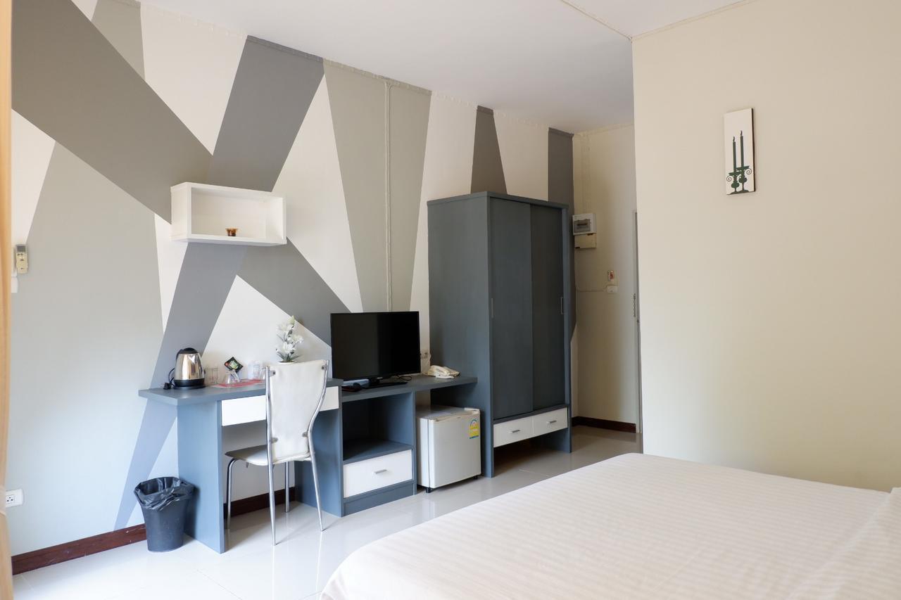 The Icon Service Apartment Si Maha Phot Exteriör bild